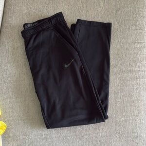 Nike Standard Fit - Therma
